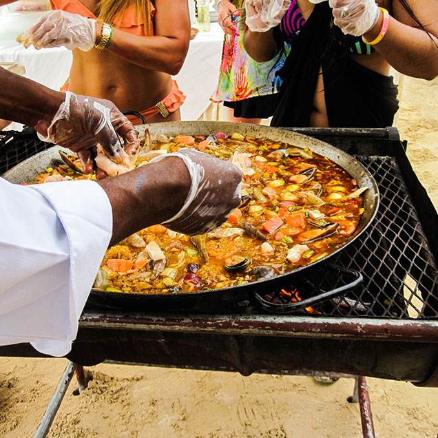 cooking-on-the-beach-in-jamaica-636×636