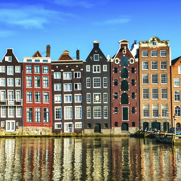 houses-on-a-canal-in-central-amsterdam-636×636