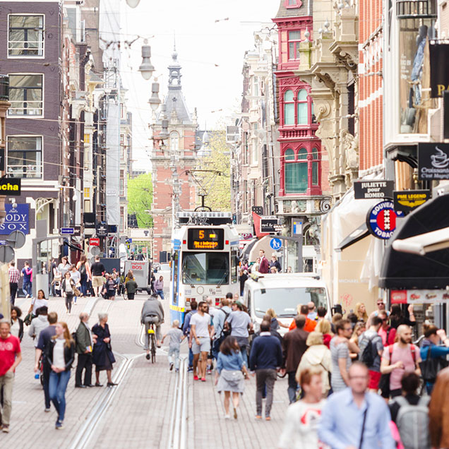 leidsestraat-crowds-in-amsterdam-636×636