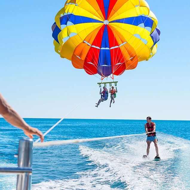 parasailing-in-jamaica-636×636